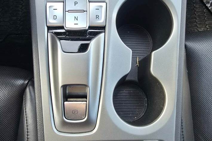 Grå Hyundai Kona fra 2022