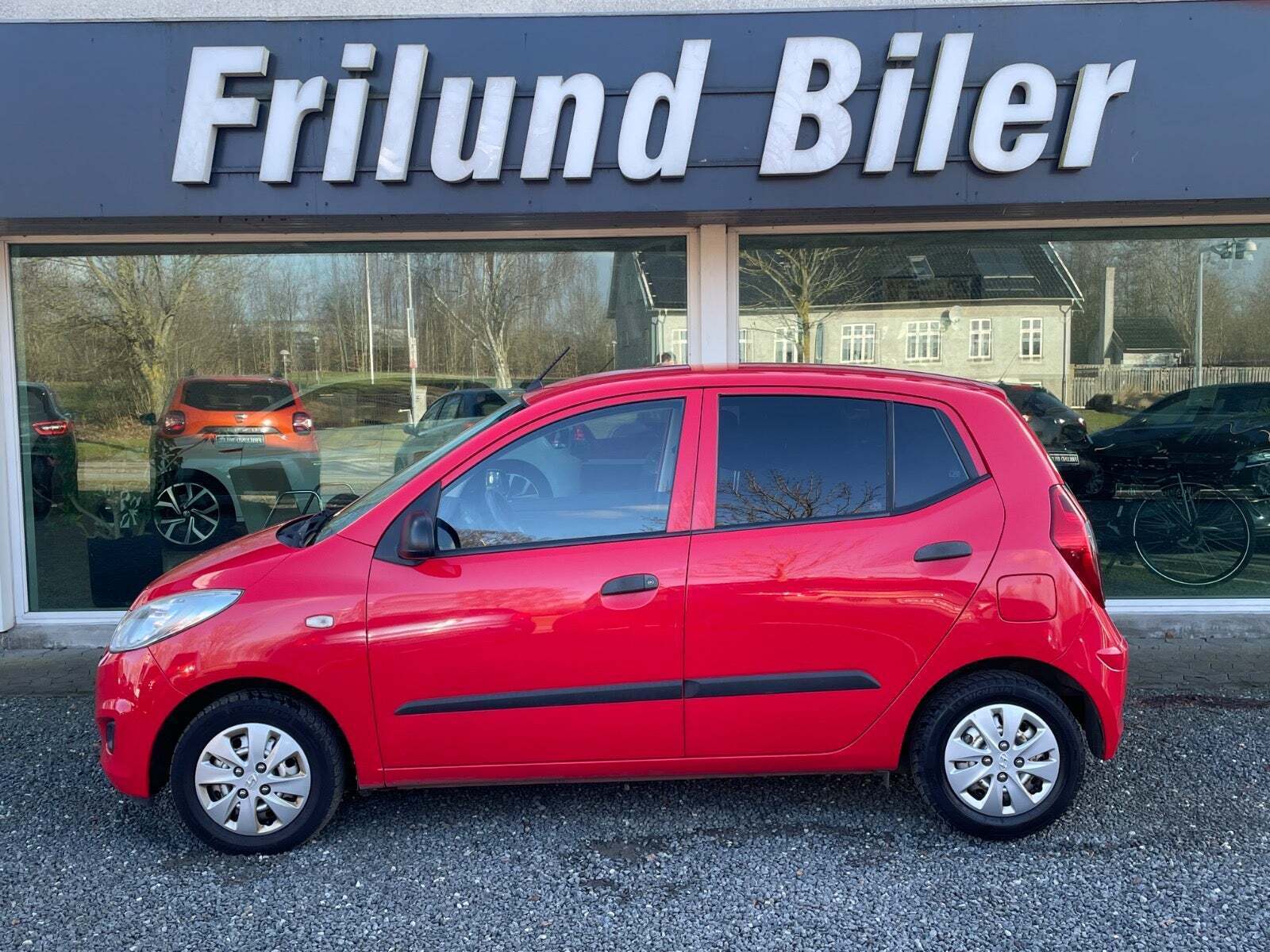 Rød Hyundai i10 fra 2013