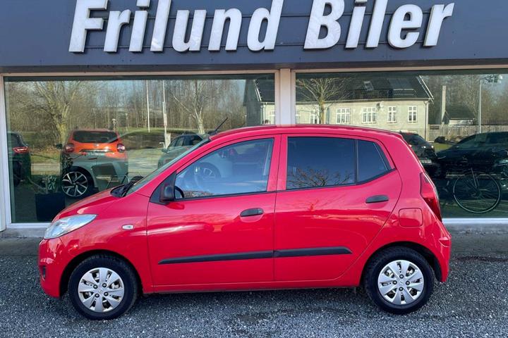 Rød Hyundai i10 fra 2013
