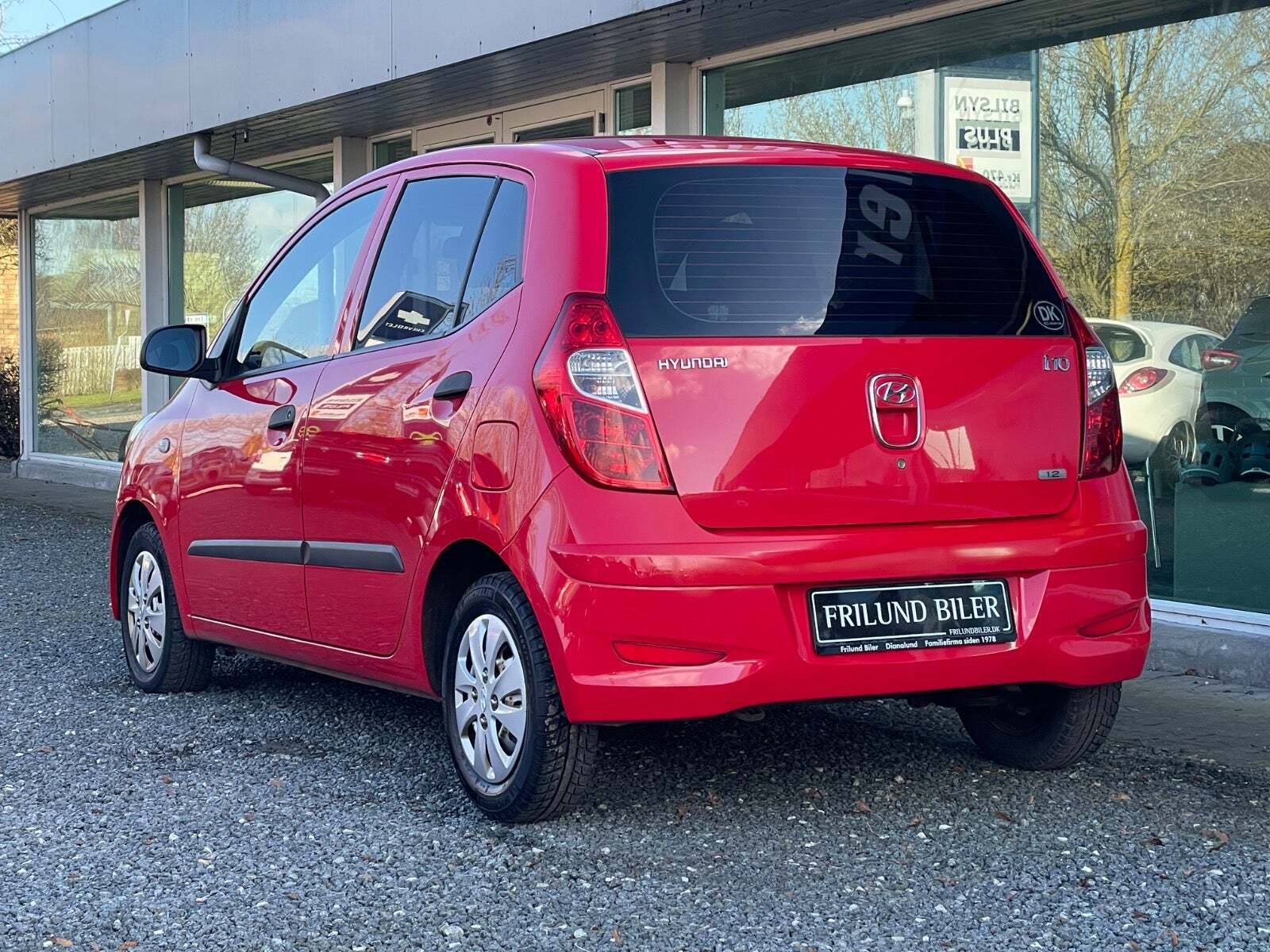 Rød Hyundai i10 fra 2013