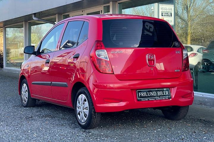 Rød Hyundai i10 fra 2013