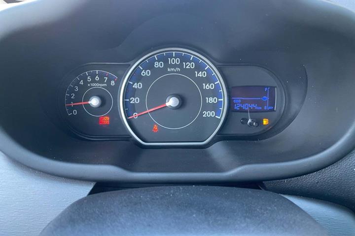 Rød Hyundai i10 fra 2013