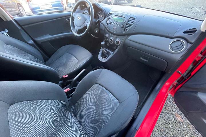 Rød Hyundai i10 fra 2013