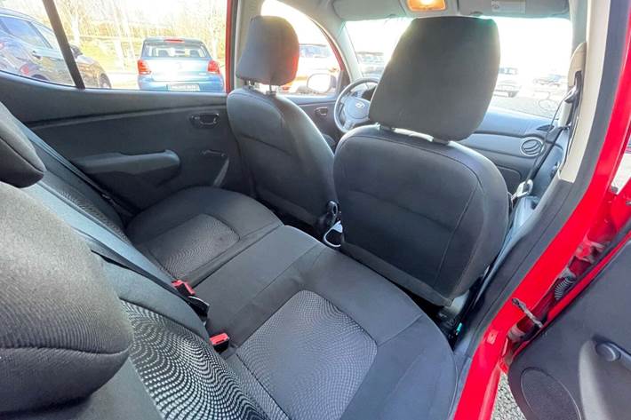 Rød Hyundai i10 fra 2013