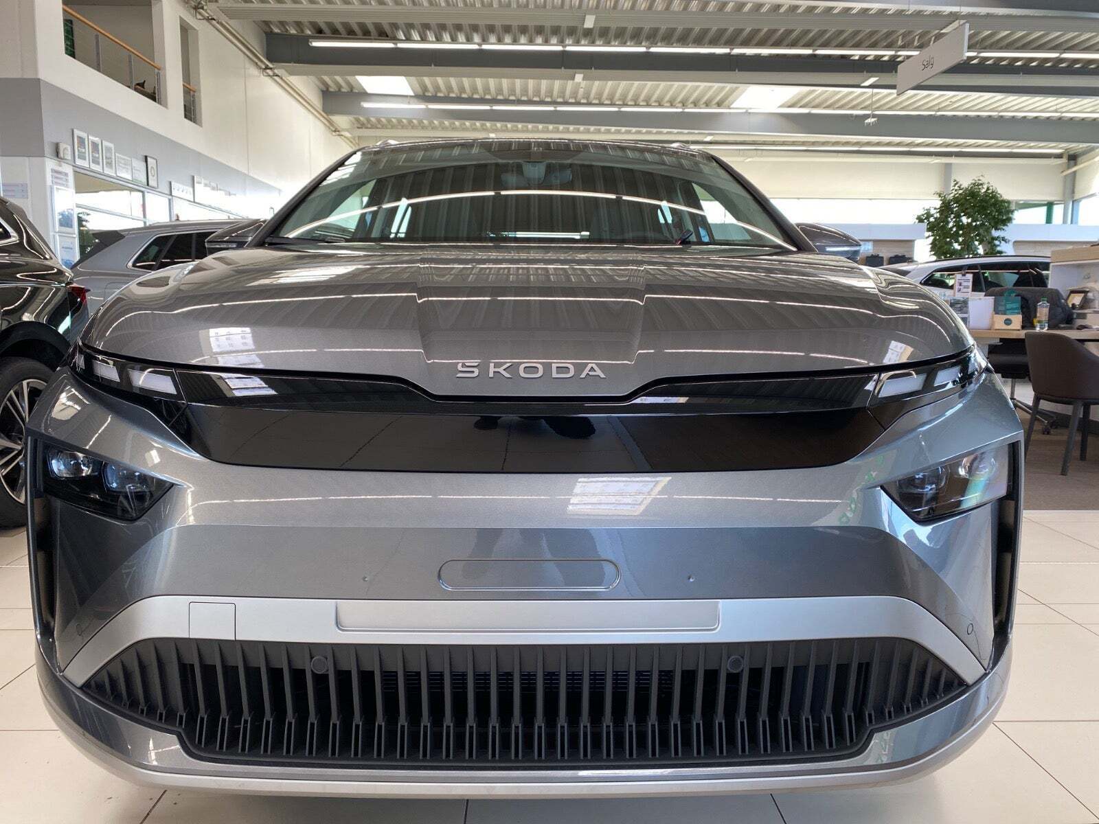 Grå Skoda Enyaq fra 2026