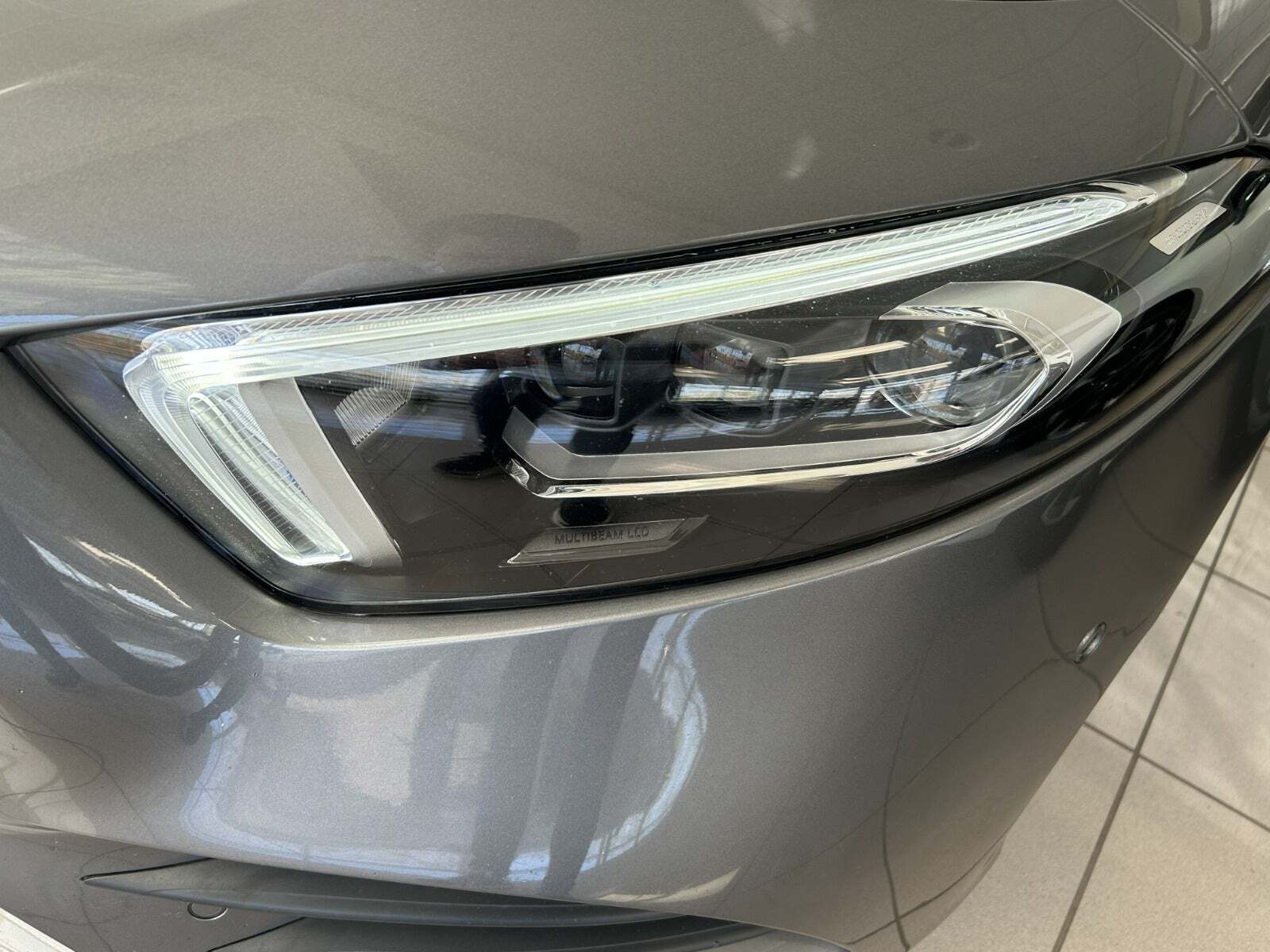 Grå Mercedes A250 e fra 2022