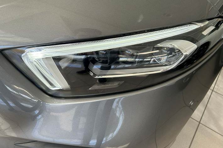 Grå Mercedes A250 e fra 2022