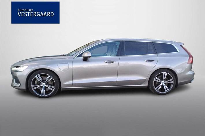 Beige Volvo V60 fra 2021