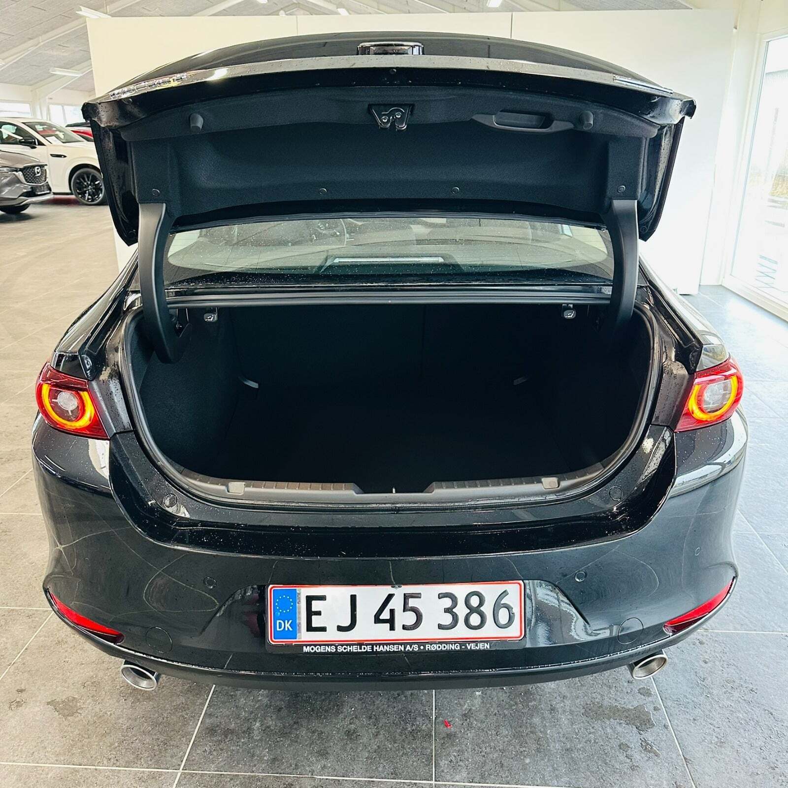 Sort Mazda 3 fra 2024