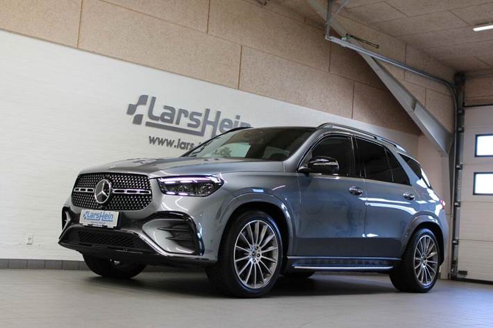 Grå Mercedes GLE350 de fra 2024 set udefra