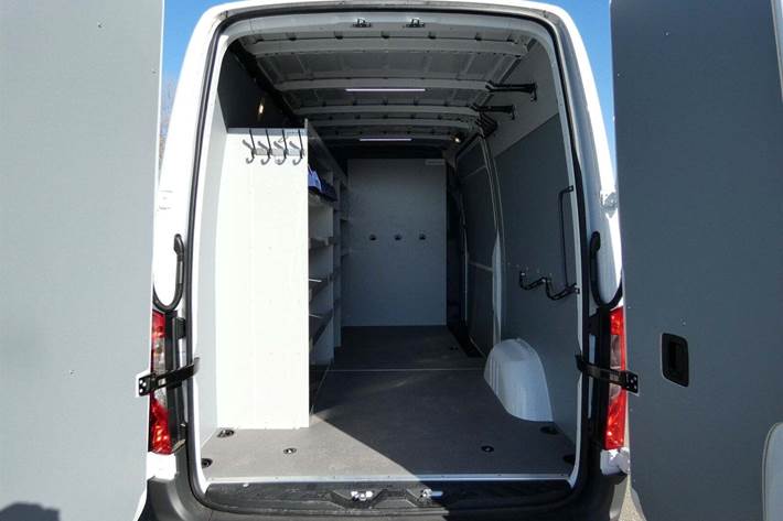 Hvid Mercedes Sprinter 317 fra 2025
