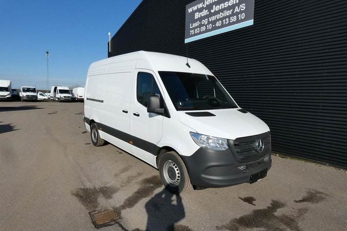 Hvid Mercedes Sprinter 317 fra 2025