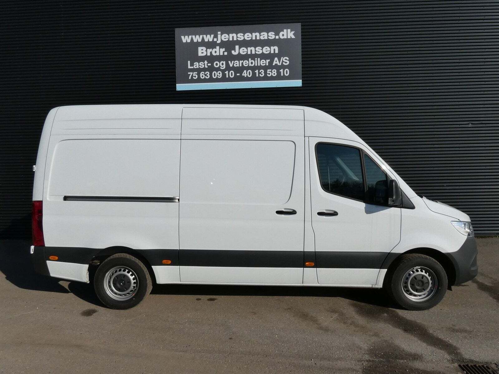 Hvid Mercedes Sprinter 317 fra 2025