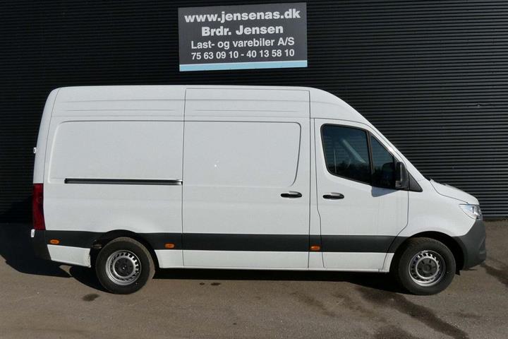 Hvid Mercedes Sprinter 317 fra 2025