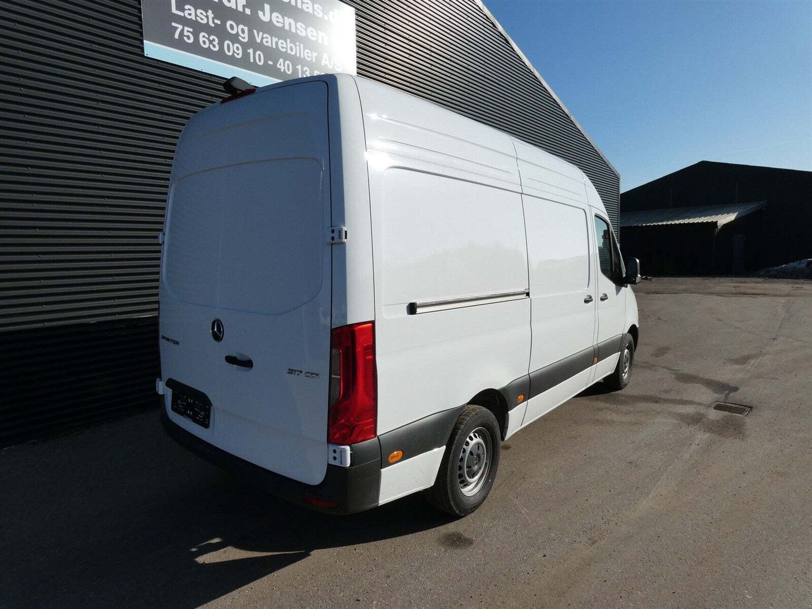 Hvid Mercedes Sprinter 317 fra 2025