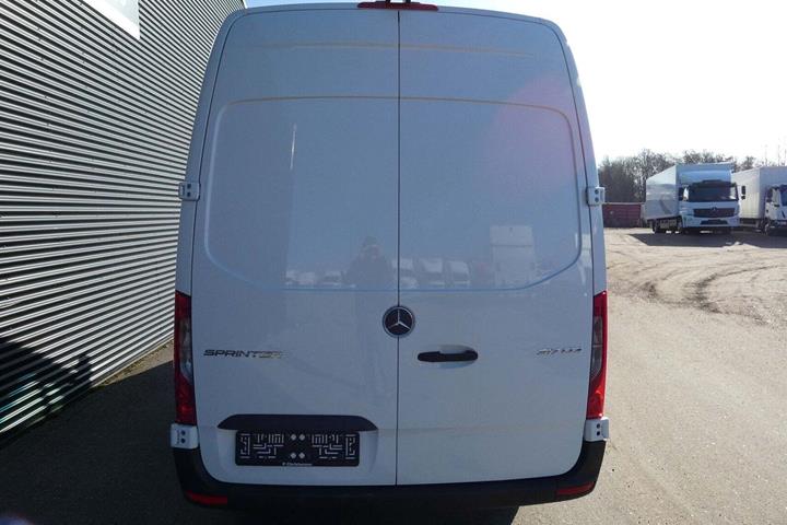 Hvid Mercedes Sprinter 317 fra 2025