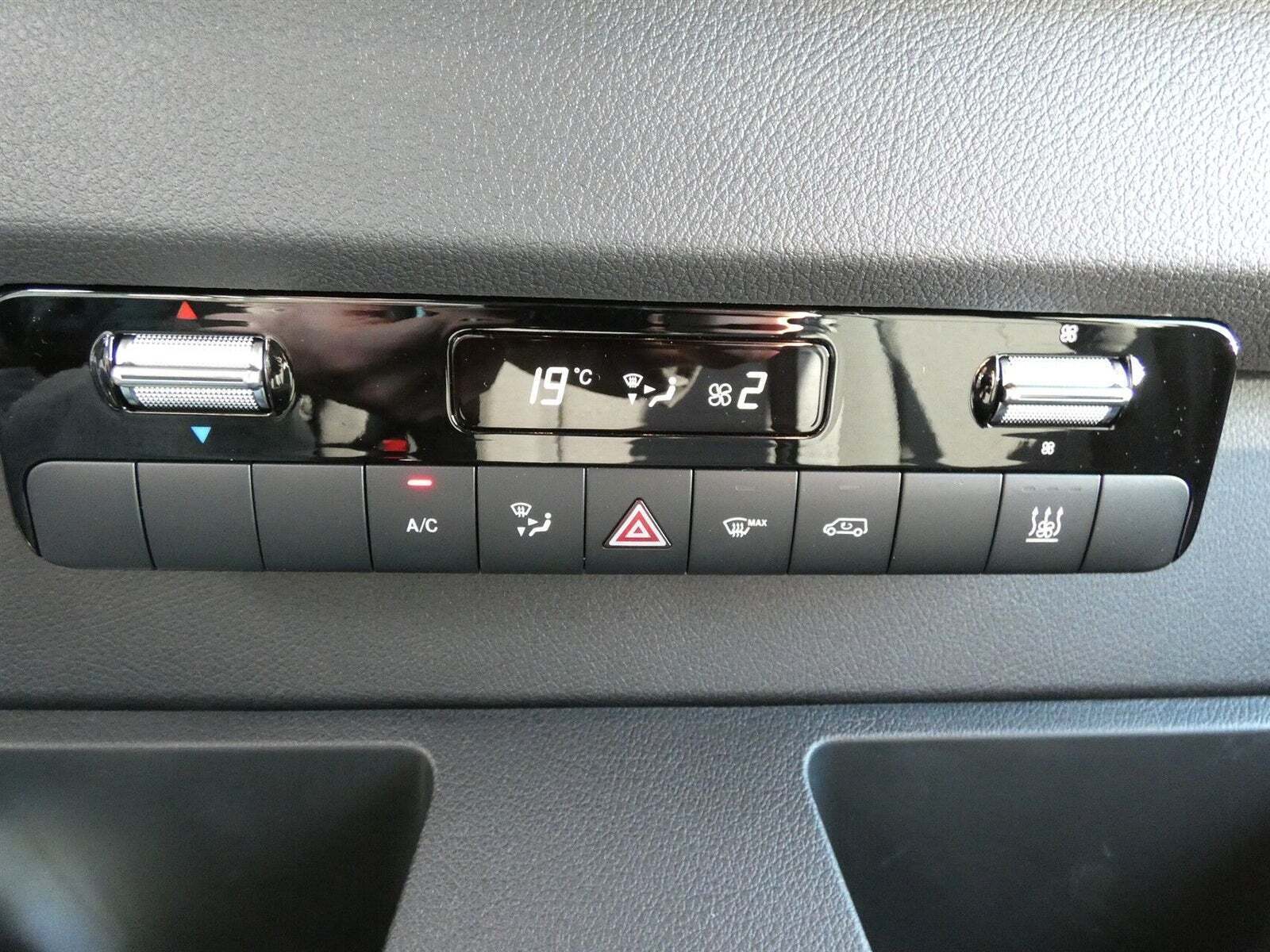 Hvid Mercedes Sprinter 317 fra 2025