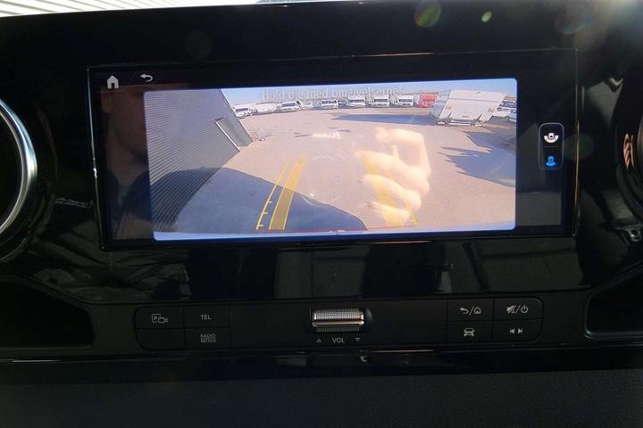 Hvid Mercedes Sprinter 317 fra 2025