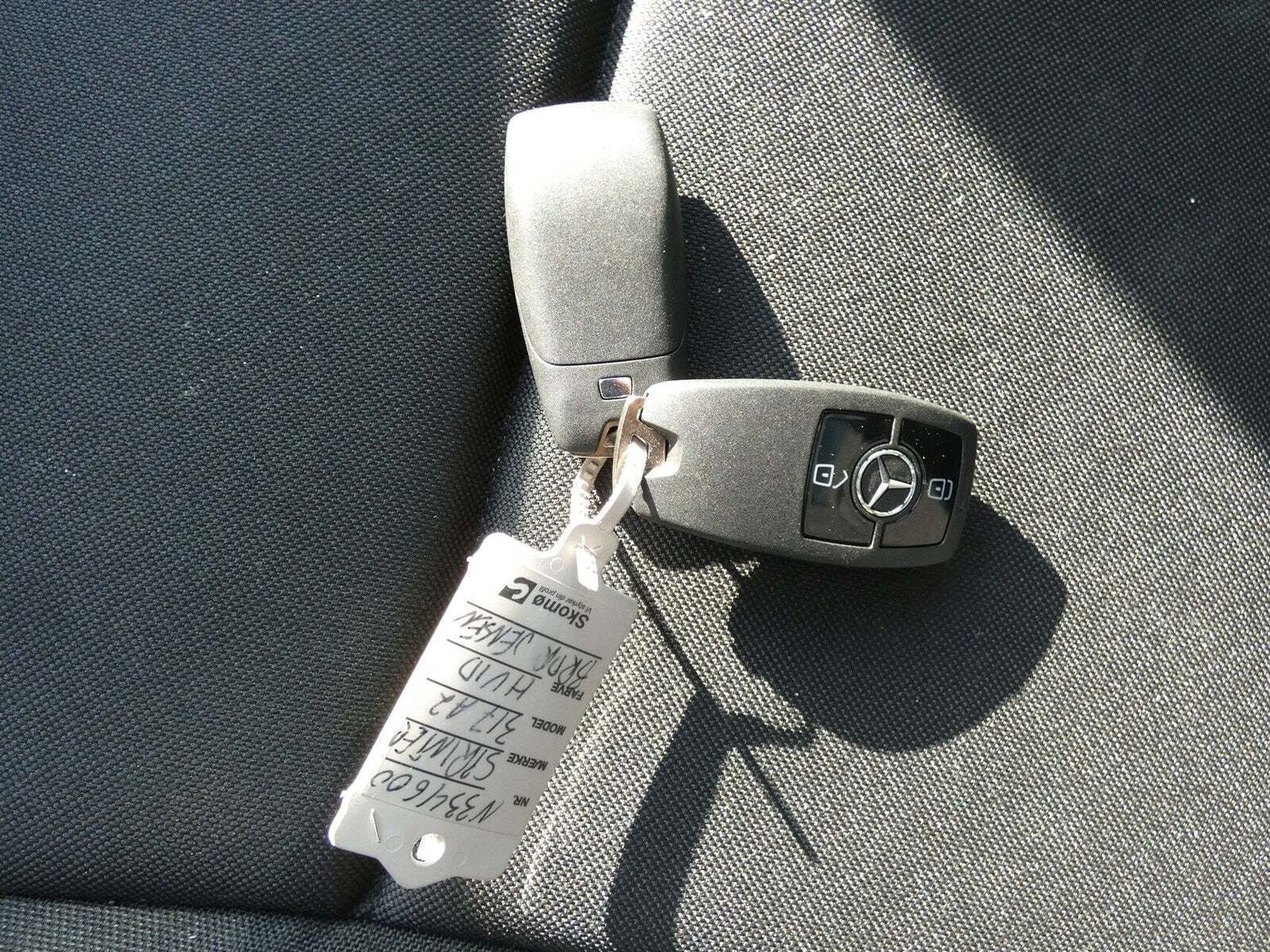 Hvid Mercedes Sprinter 317 fra 2025