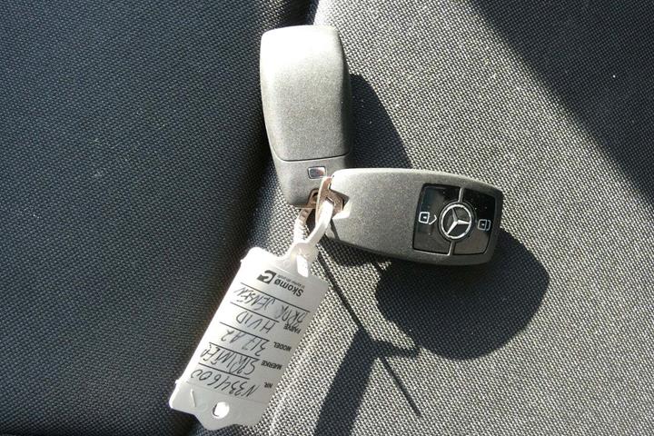 Hvid Mercedes Sprinter 317 fra 2025