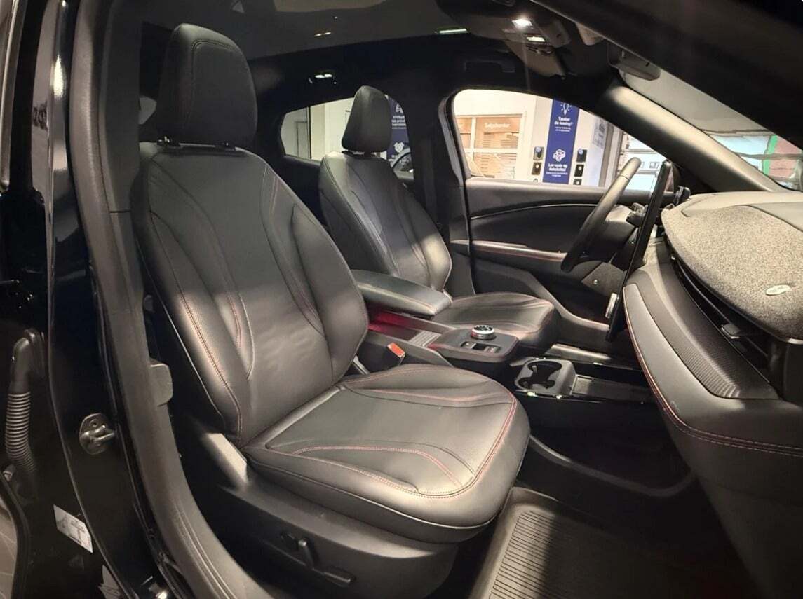 Sort Ford Mustang Mach-E fra 2021