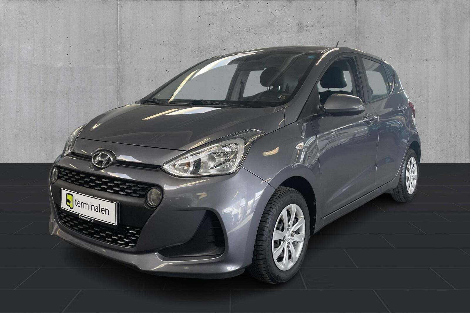 Grå Hyundai i10 fra 2017