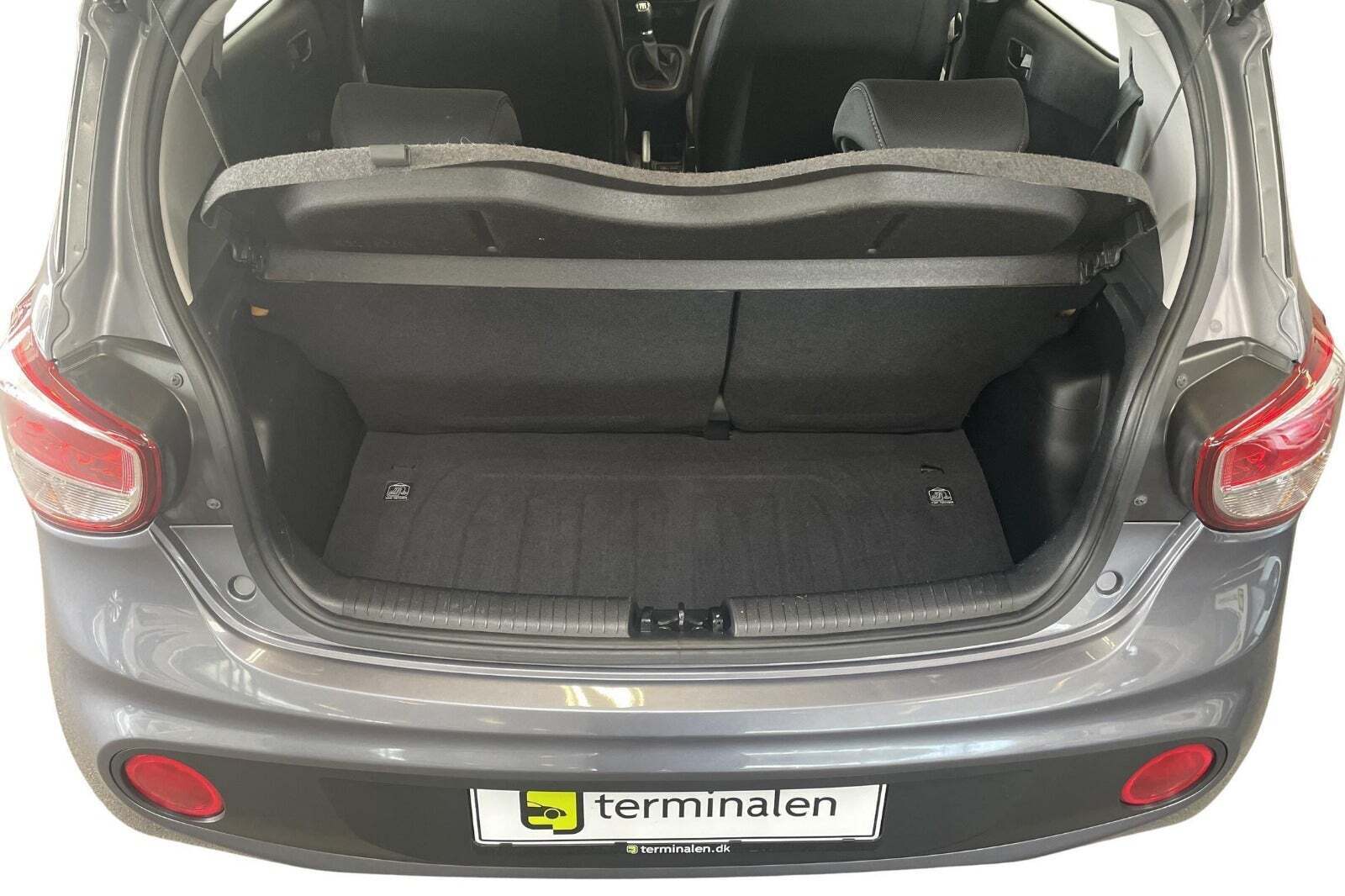 Grå Hyundai i10 fra 2017