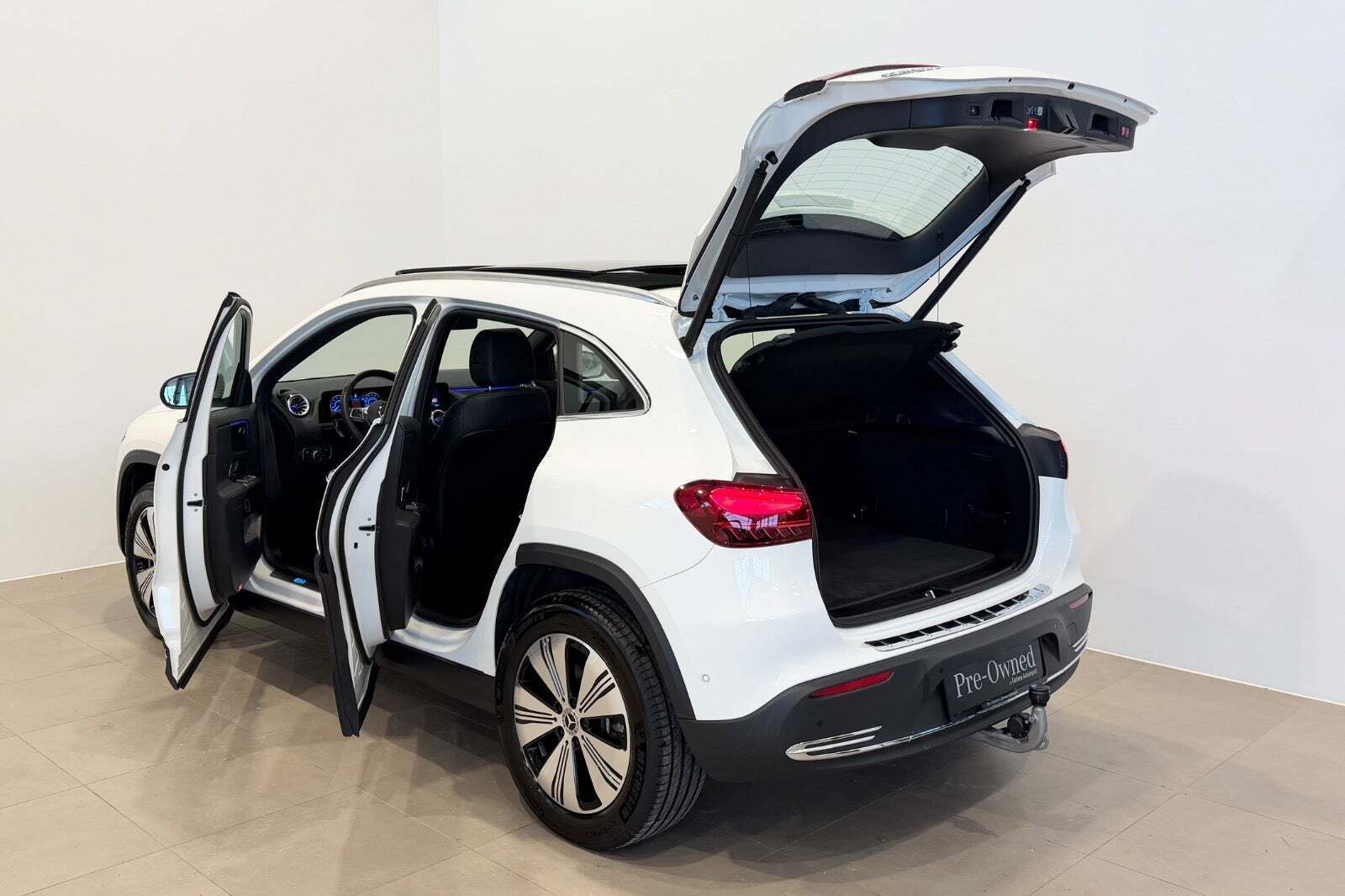 Hvid Mercedes EQA300 fra 2025