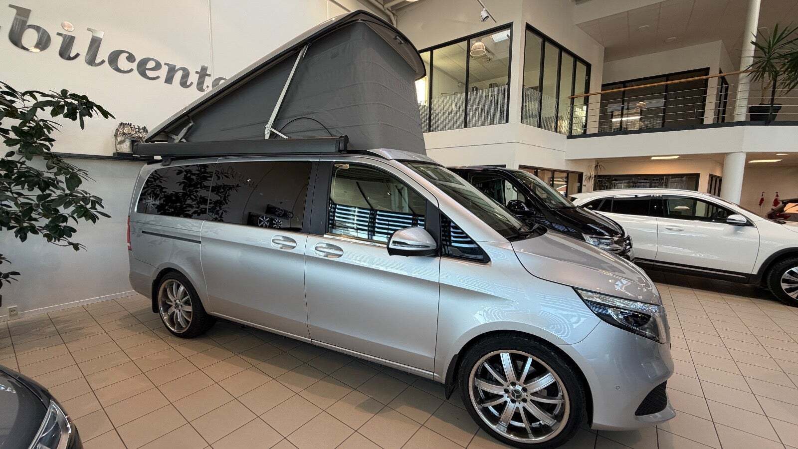 Sølv Mercedes V250 d fra 2021