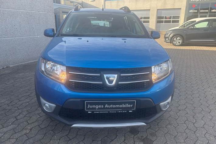 Blå Dacia Sandero Stepway fra 2016