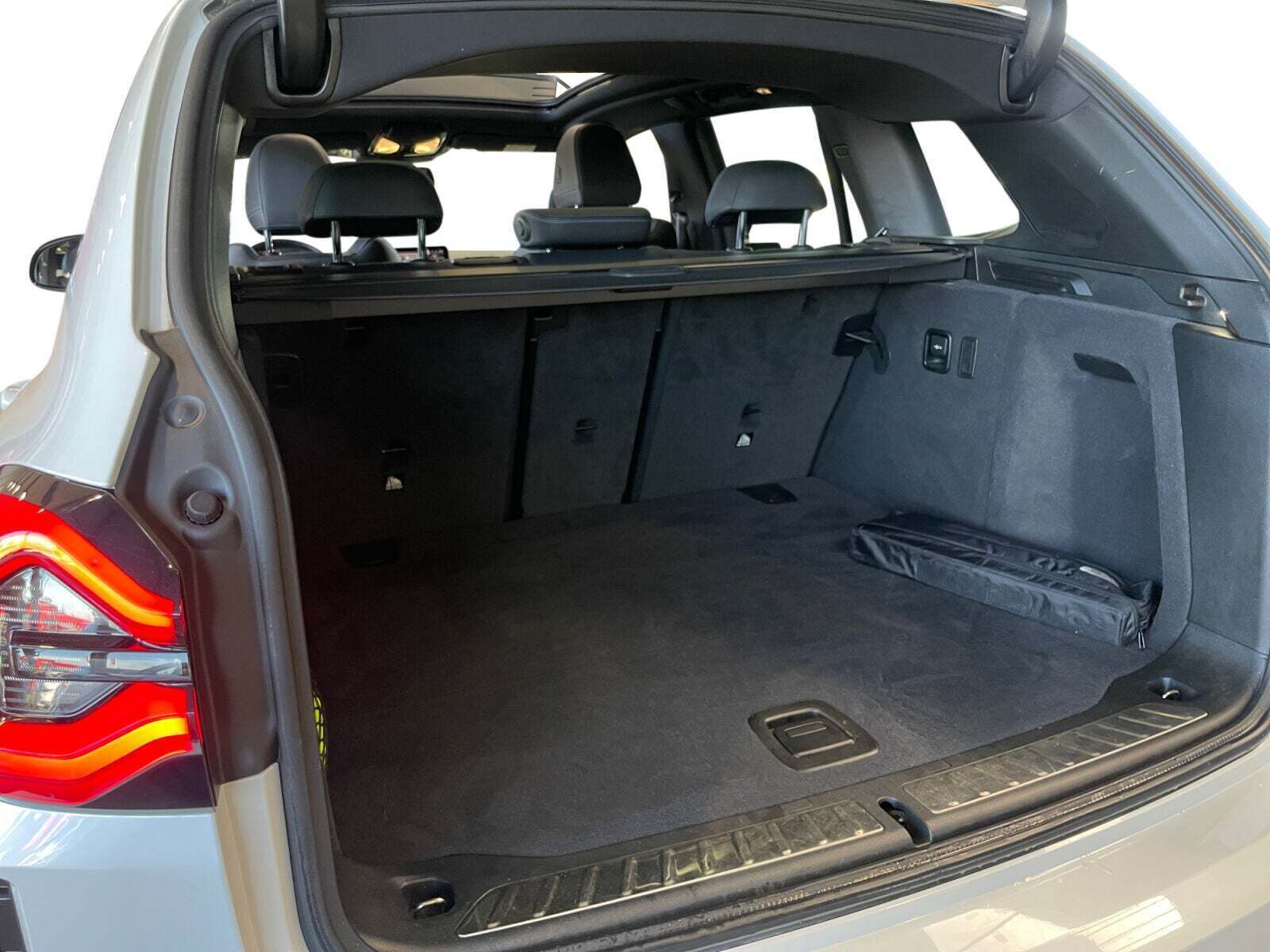 Hvid BMW iX3 fra 2022