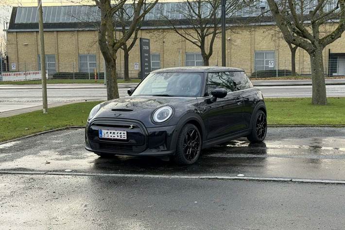 Sort Mini Cooper SE fra 2021