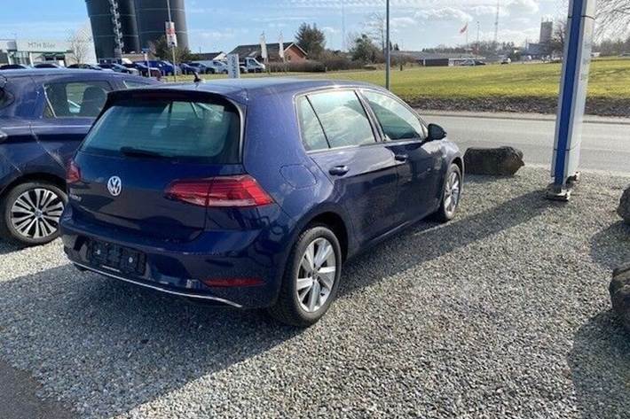 Blå VW e-Golf fra 2020 set udefra