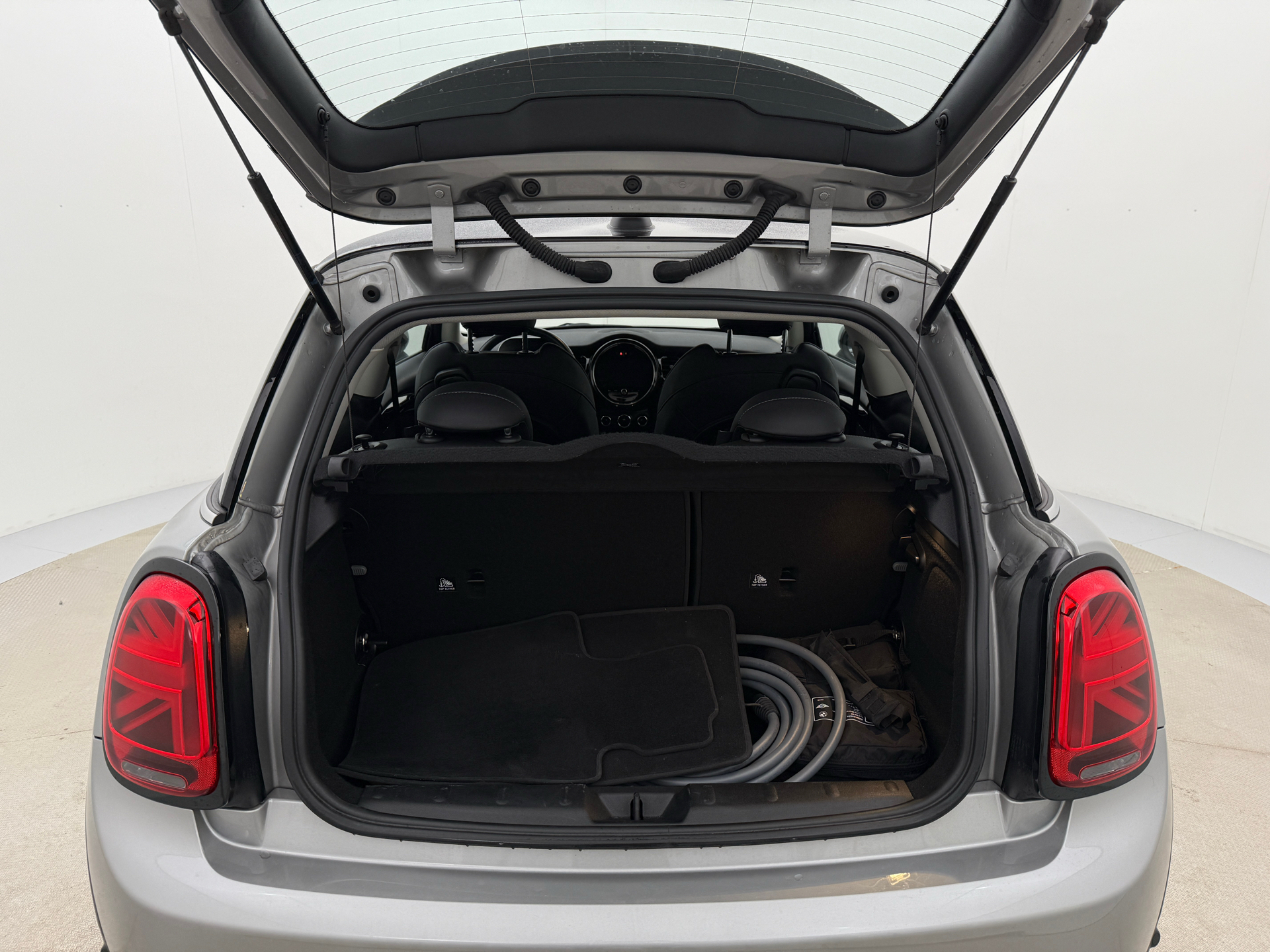 Sølv Mini Cooper fra 2023