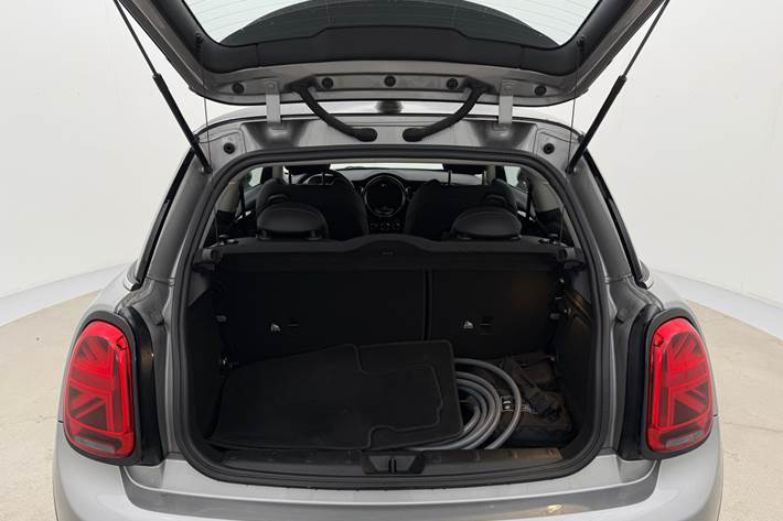 Sølv Mini Cooper fra 2023