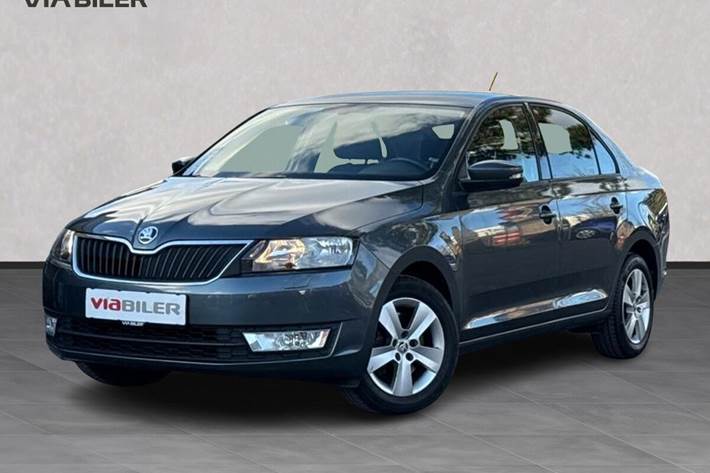 Sort Skoda Rapid fra 2017 set udefra