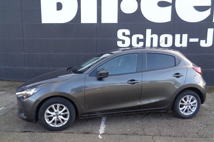 Grå Mazda 2 fra 2019