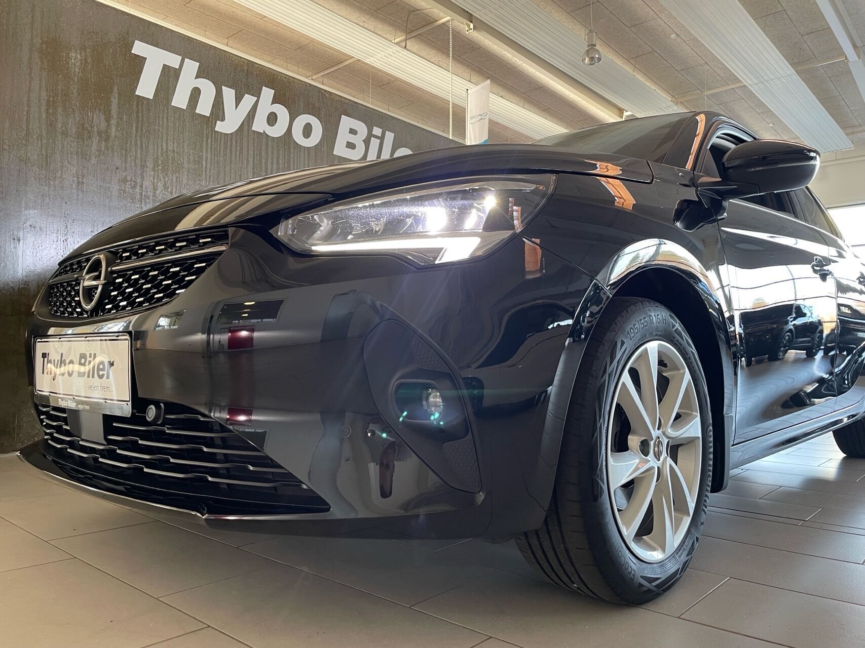 Sort Opel Corsa fra 2021