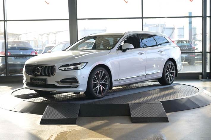 Hvid Volvo V90 fra 2017 set udefra