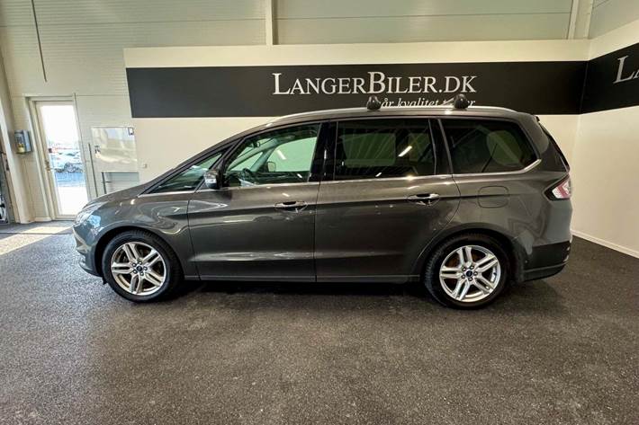 Grå Ford Galaxy fra 2019