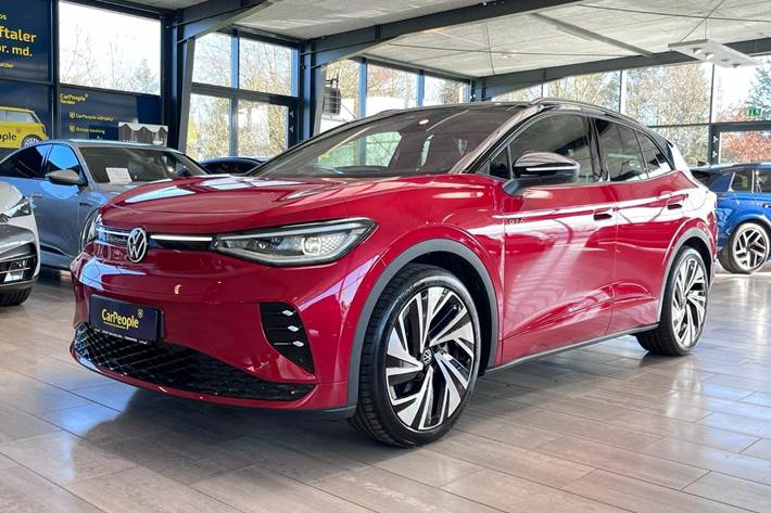 Rød VW ID.4 fra 2025 set udefra