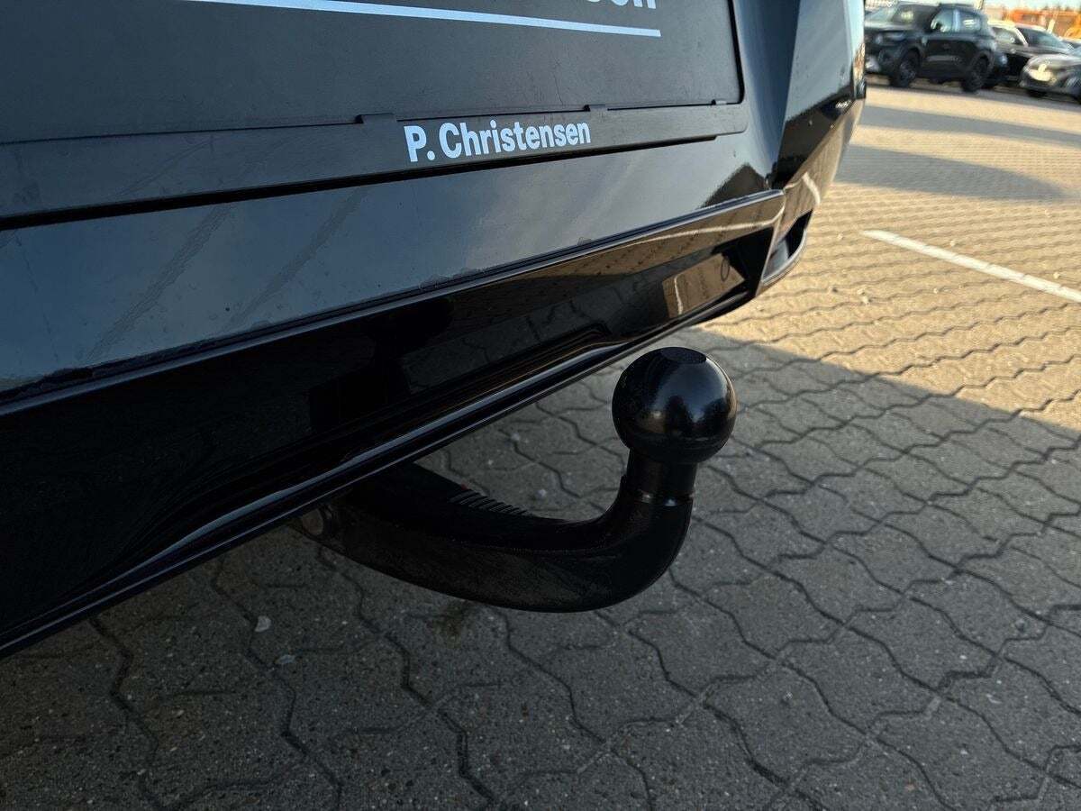 Blå Peugeot e-3008 fra 2025