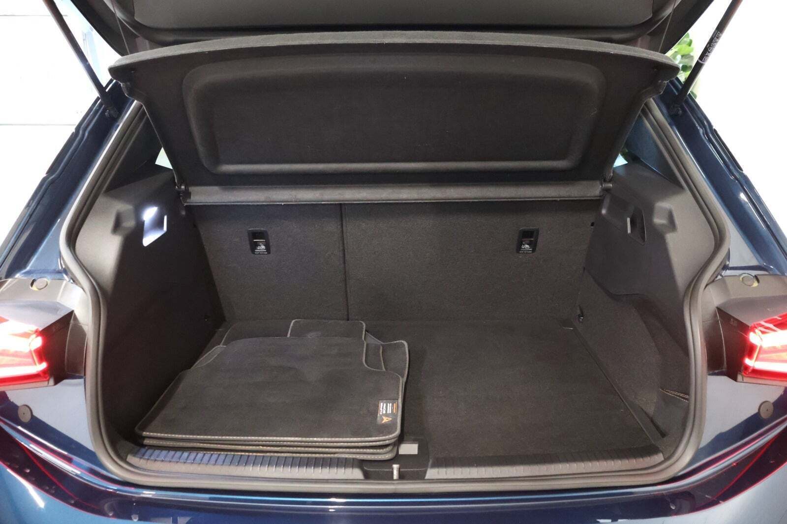 Blå Cupra Born fra 2022