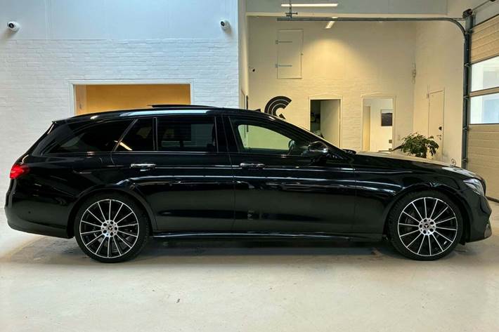 Sort Mercedes E220 d fra 2020