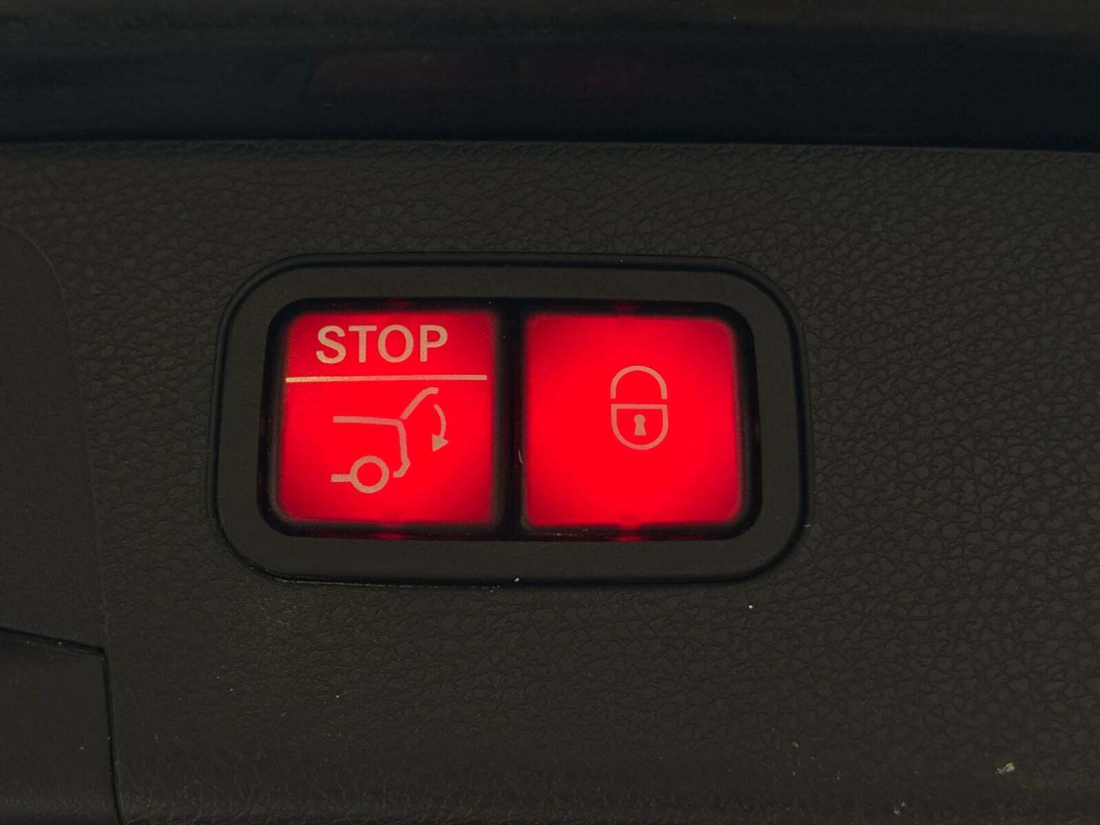 Sort Mercedes E220 d fra 2020