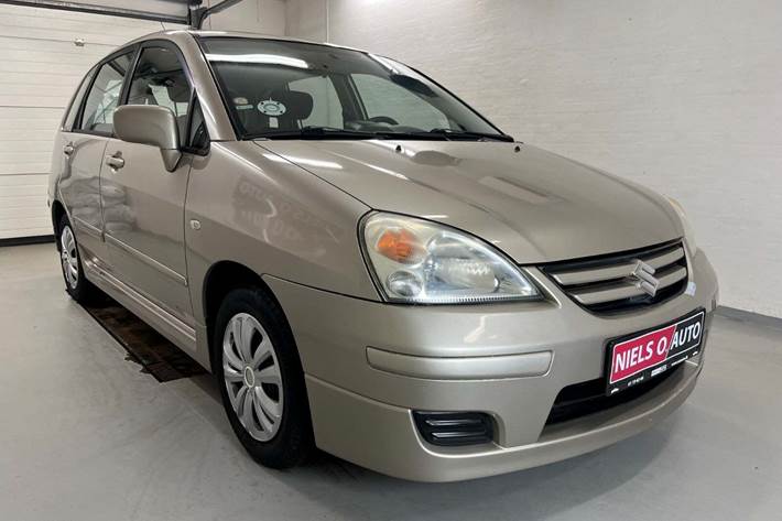 Orange Suzuki Liana fra 2005