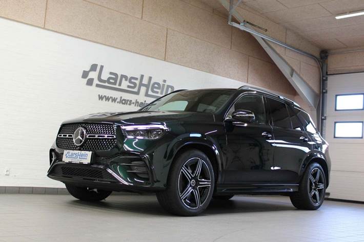 Grøn Mercedes GLE350 de fra 2024 set udefra