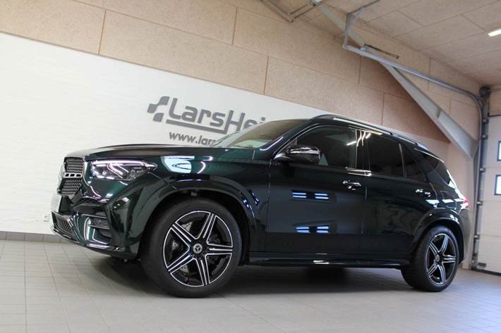 Grøn Mercedes GLE350 de fra 2024