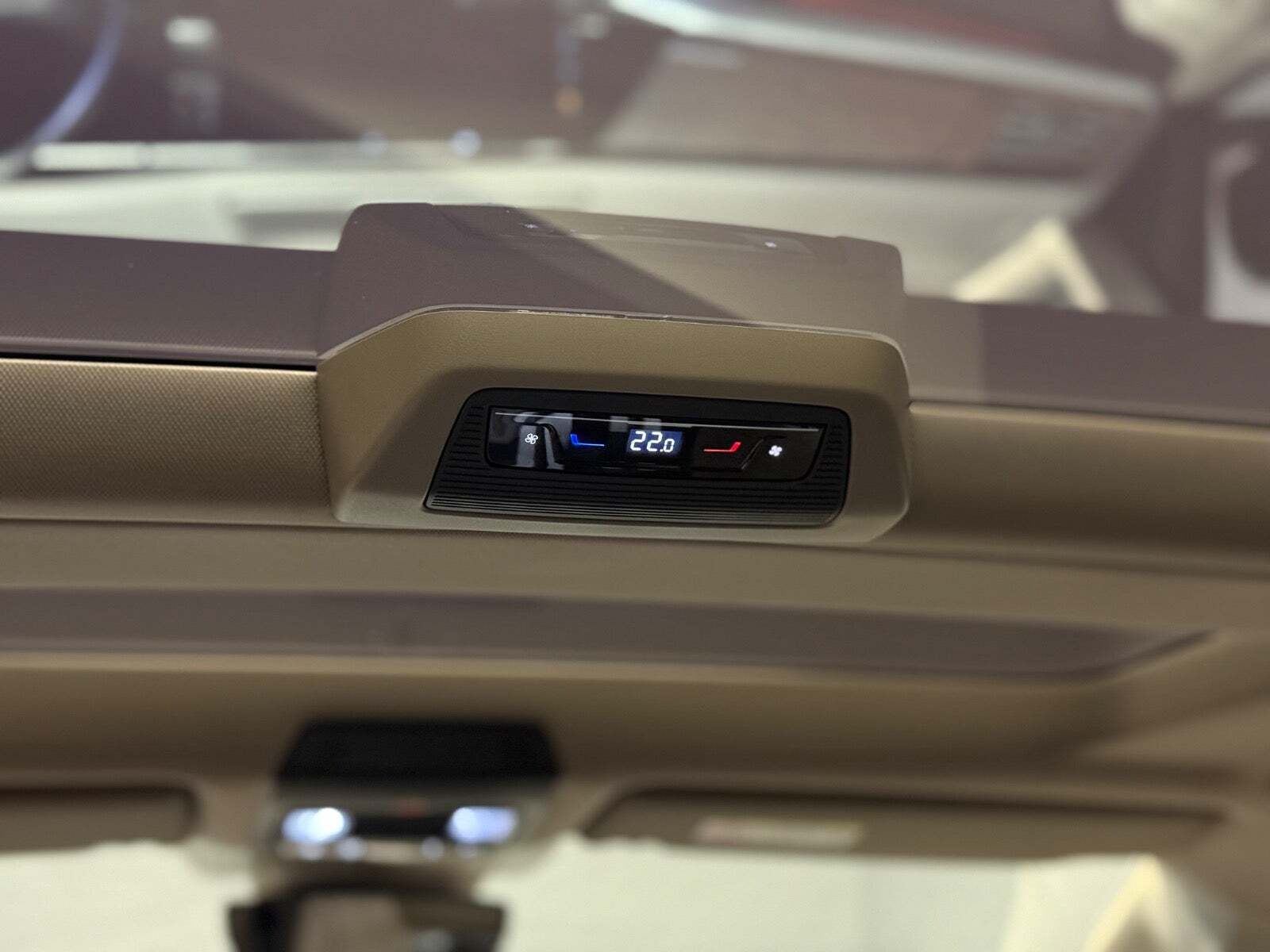 Sort VW Multivan fra 2024