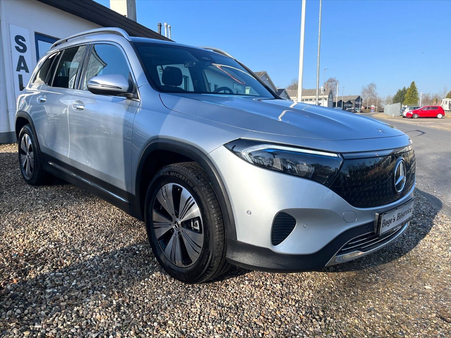 Sølv Mercedes EQB 250+ fra 2025